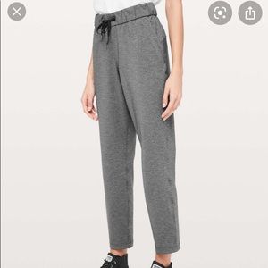 Like new Lululemon on the fly pants